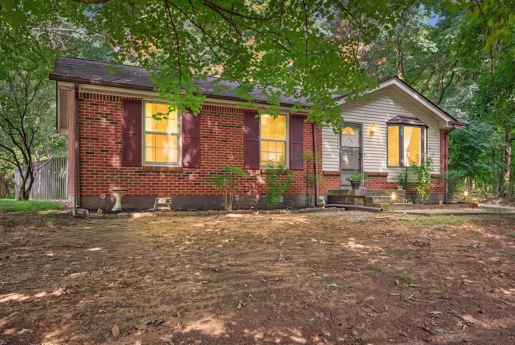 721 Kingsbury Road, Clarksville