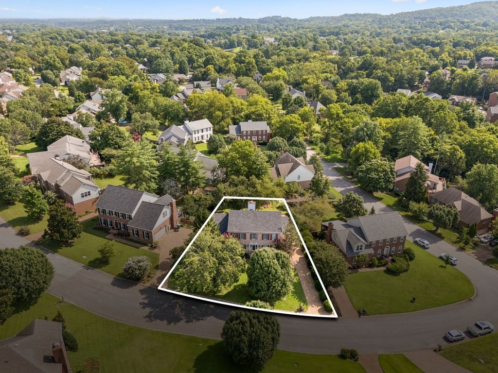 1077 Beech Tree Ln, Brentwood