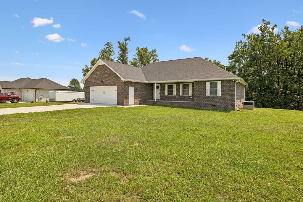 73 Marys Ln, Lafayette