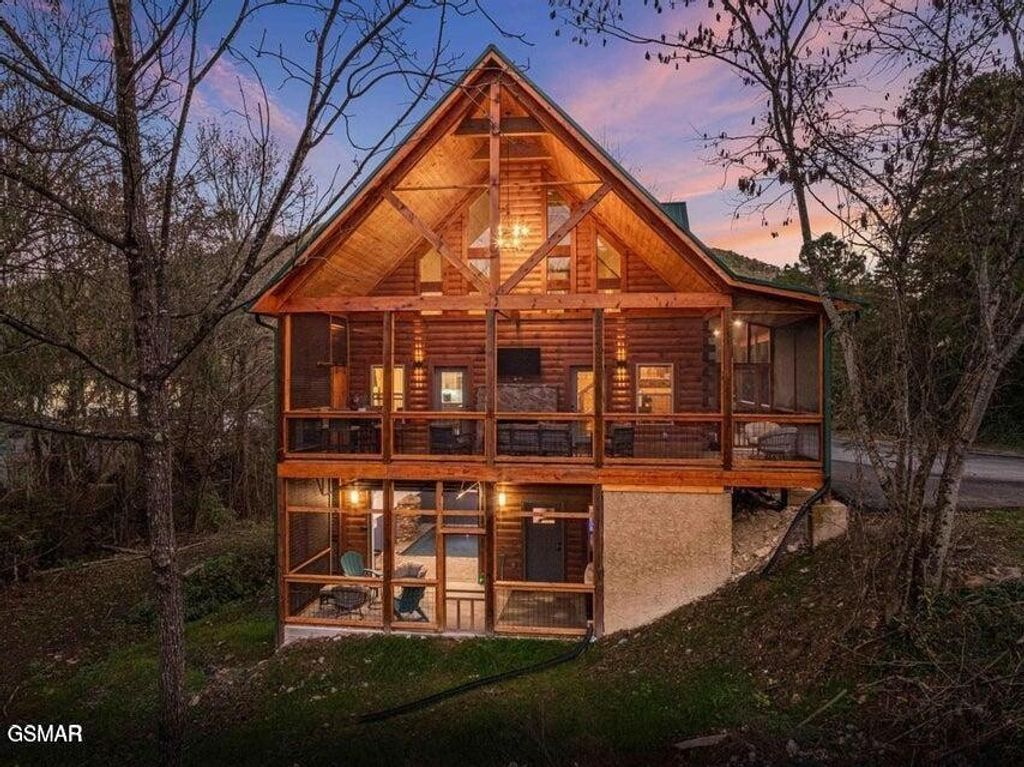 727 Nighthawk Way, Pigeon Forge