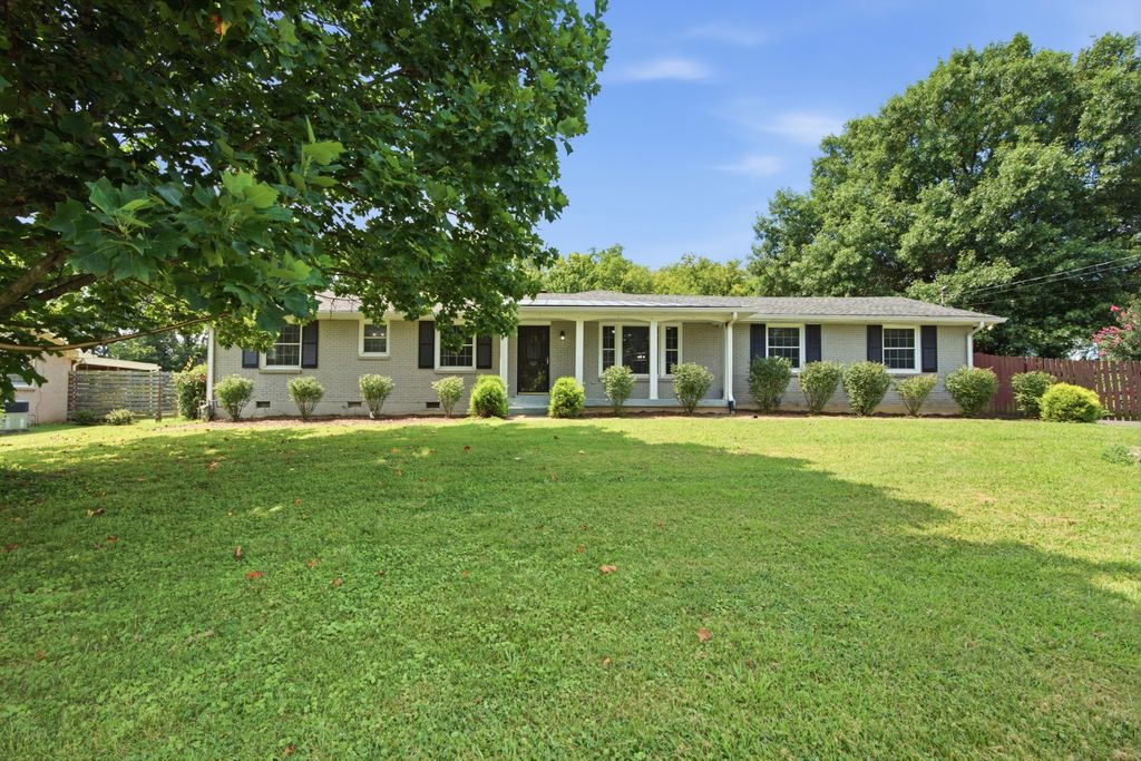 114 Wessington Pl, Hendersonville