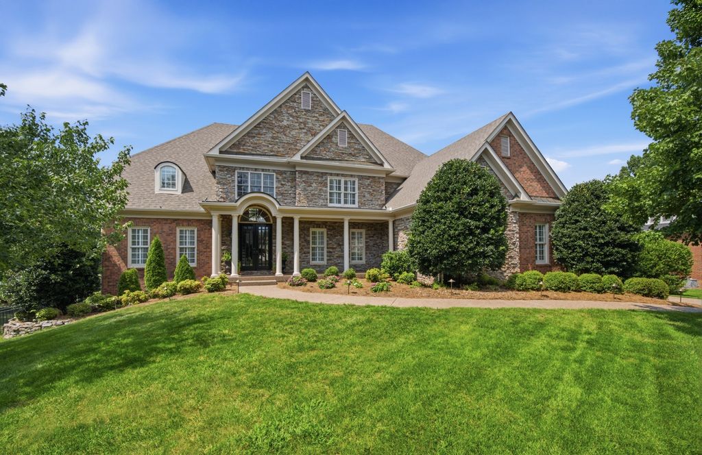 8218 Holly Rd, Brentwood