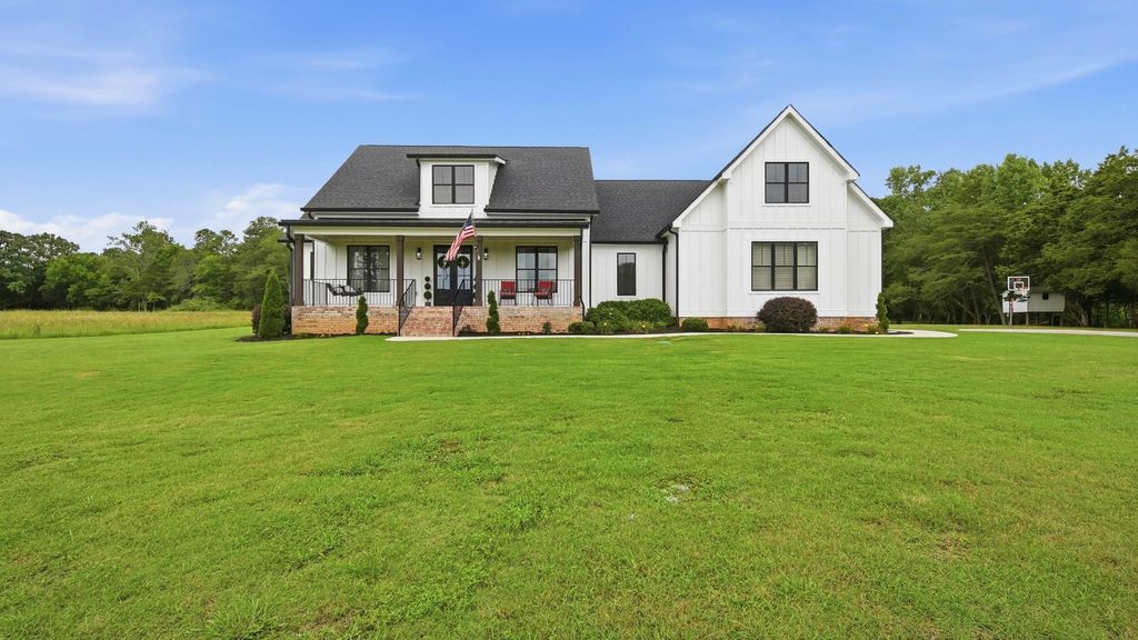 6979 Mouse Creek Road Nw, Cleveland