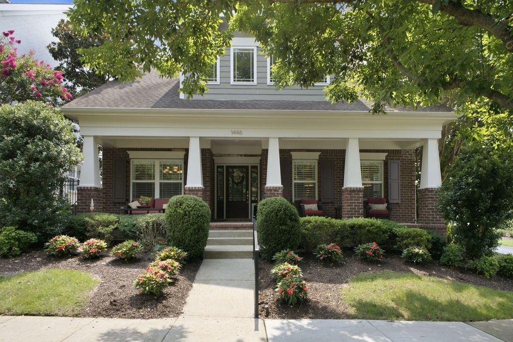1446 Burnside Dr, Franklin