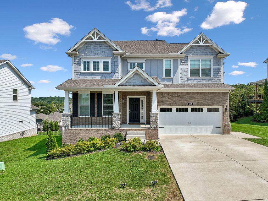 335 Van Conder Pl, Hendersonville