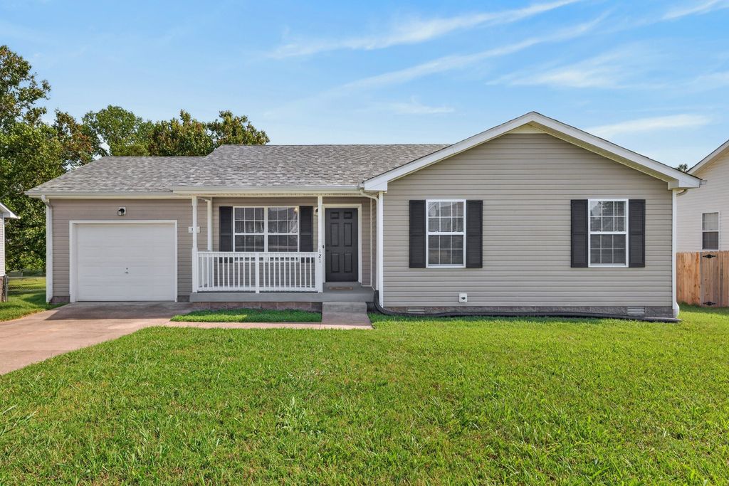 121 Gleaves Ln, Oak Grove