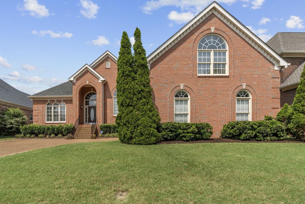 123 Gallagher Dr, Franklin
