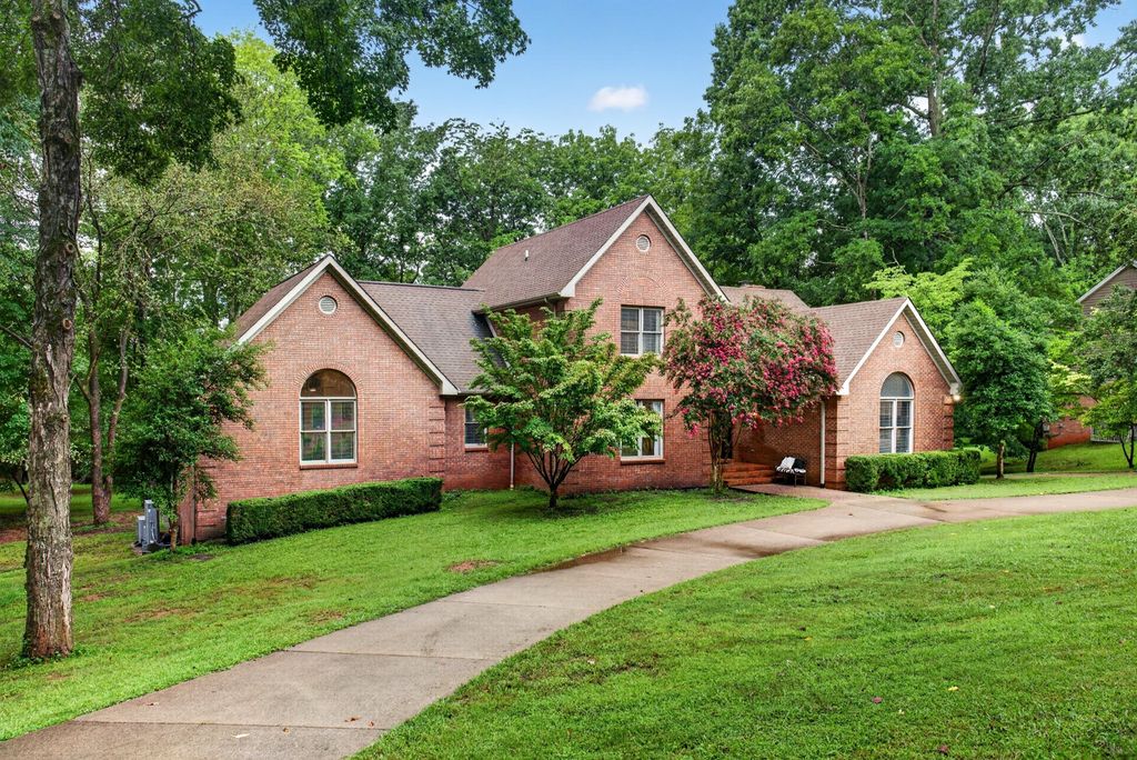 1604 Deerfield Dr, Clarksville