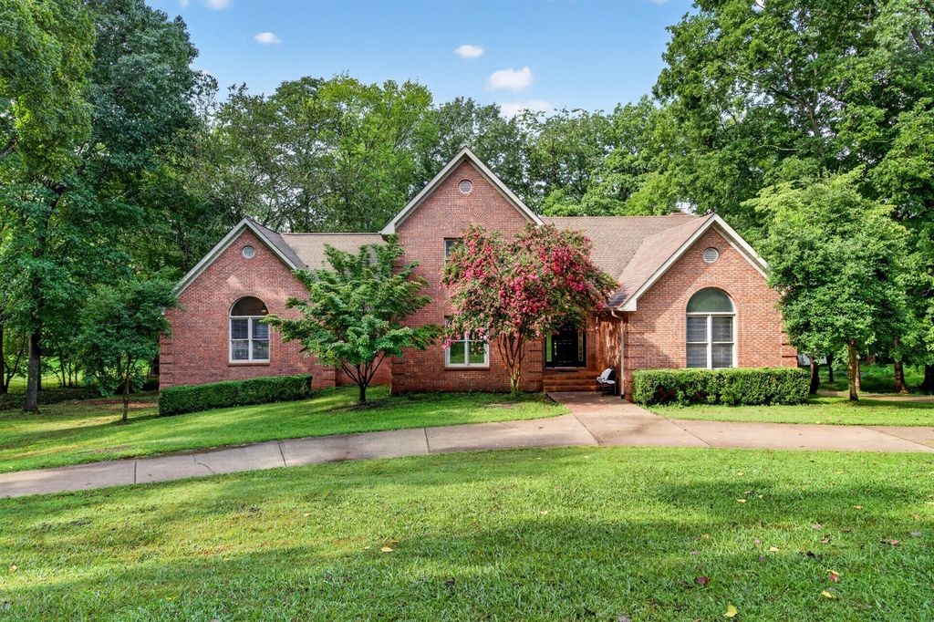 1604 Deerfield Dr, Clarksville