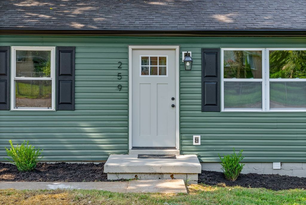 259 Raintree Dr, Clarksville