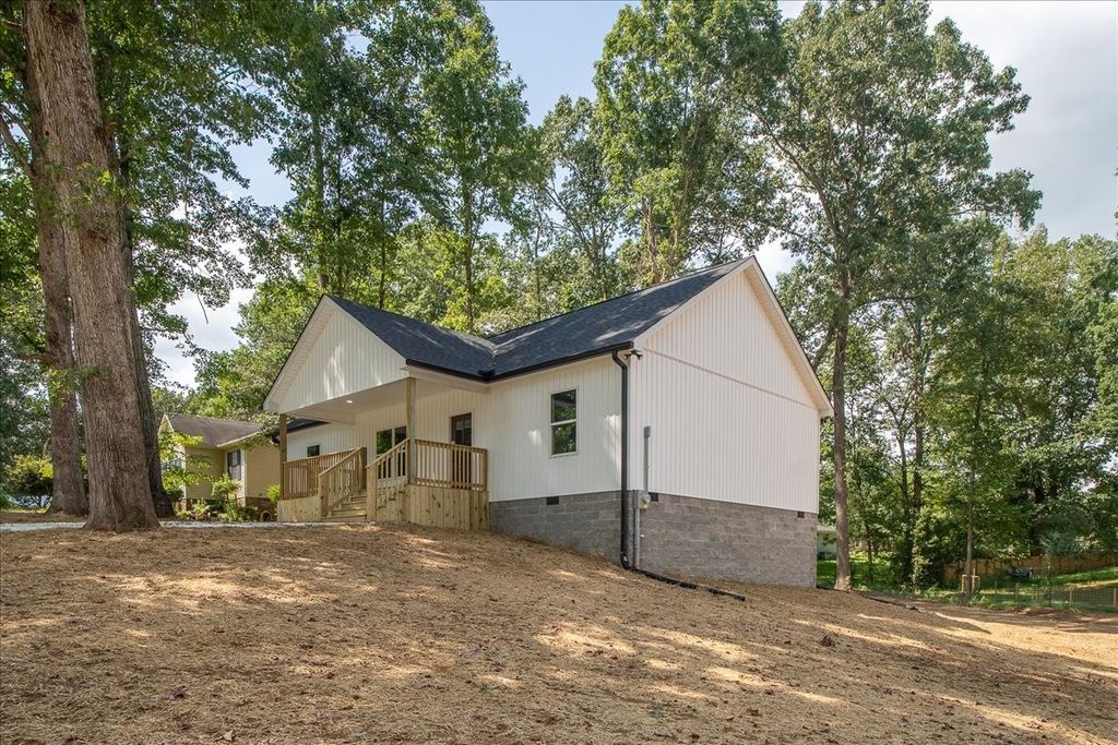300 Devin Dr, Lawrenceburg