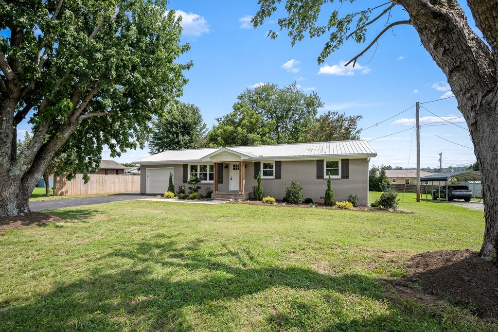 409 Lagoon Dr, McMinnville