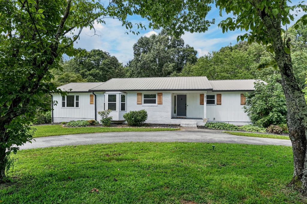 2727 Old Salem Dr, Cookeville