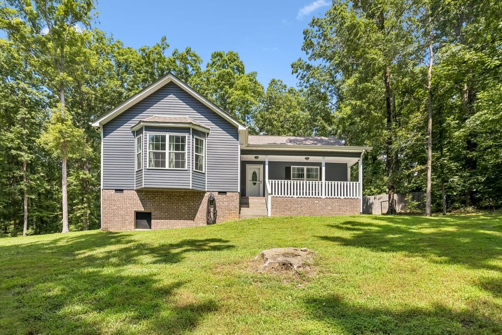 1004 Johnston Dr, White Bluff