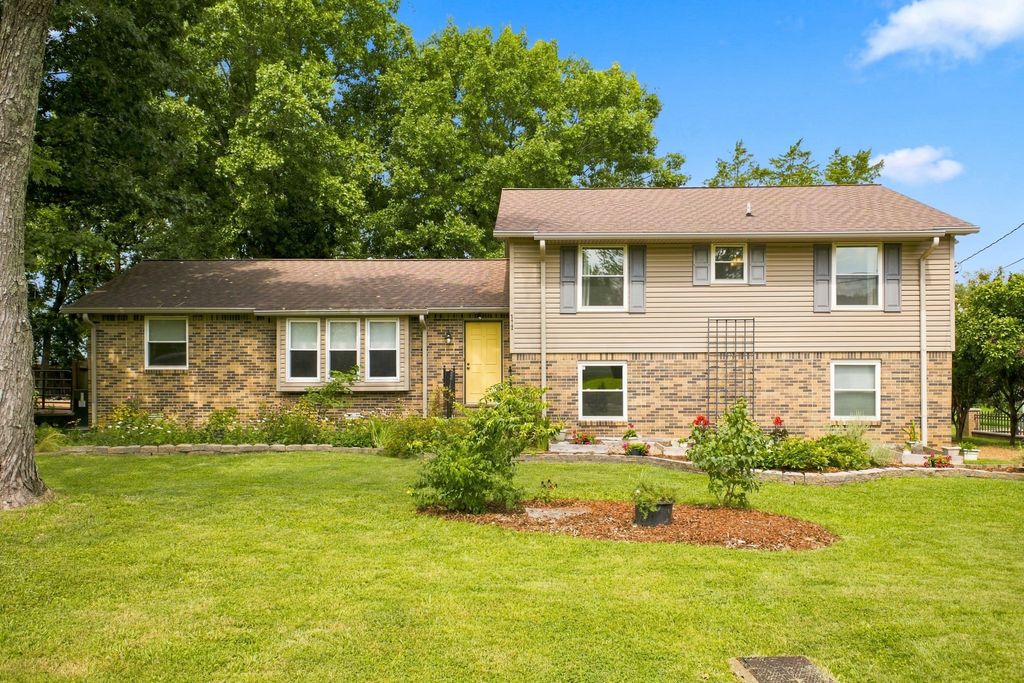 272 Clearlake Dr W, Nashville
