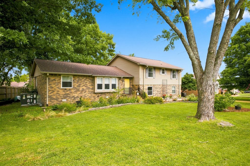 272 Clearlake Dr W, Nashville
