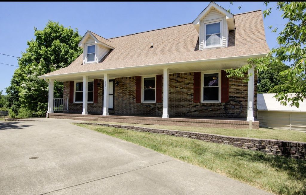 1637 Ogburn Chapel Rd, Clarksville