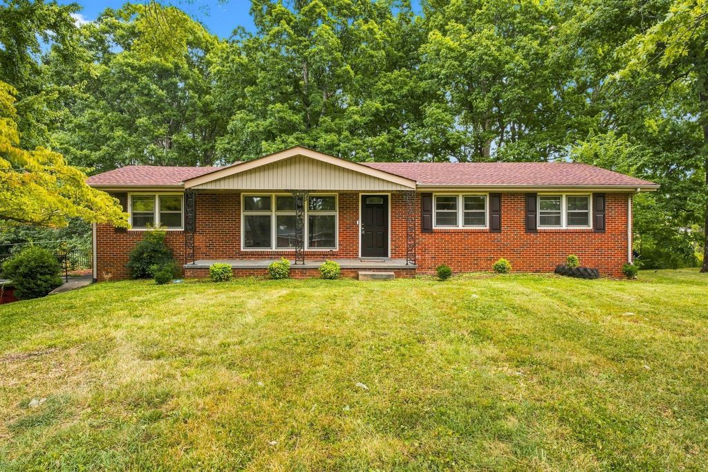 1302 Ellington Dr, Lafayette
