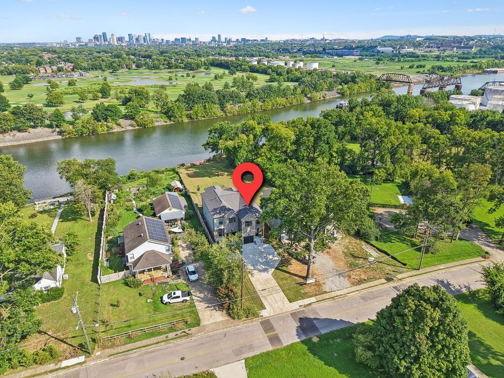 1714a River Dr, Nashville