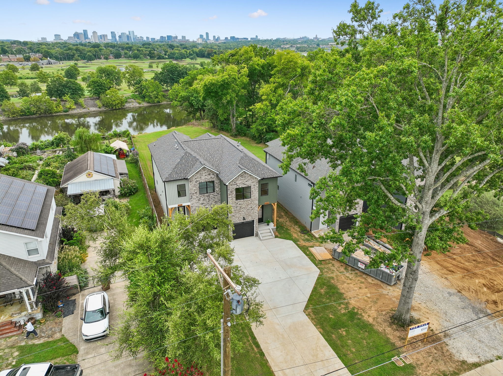 Home for sale in 1714b River Dr Nashville, TN