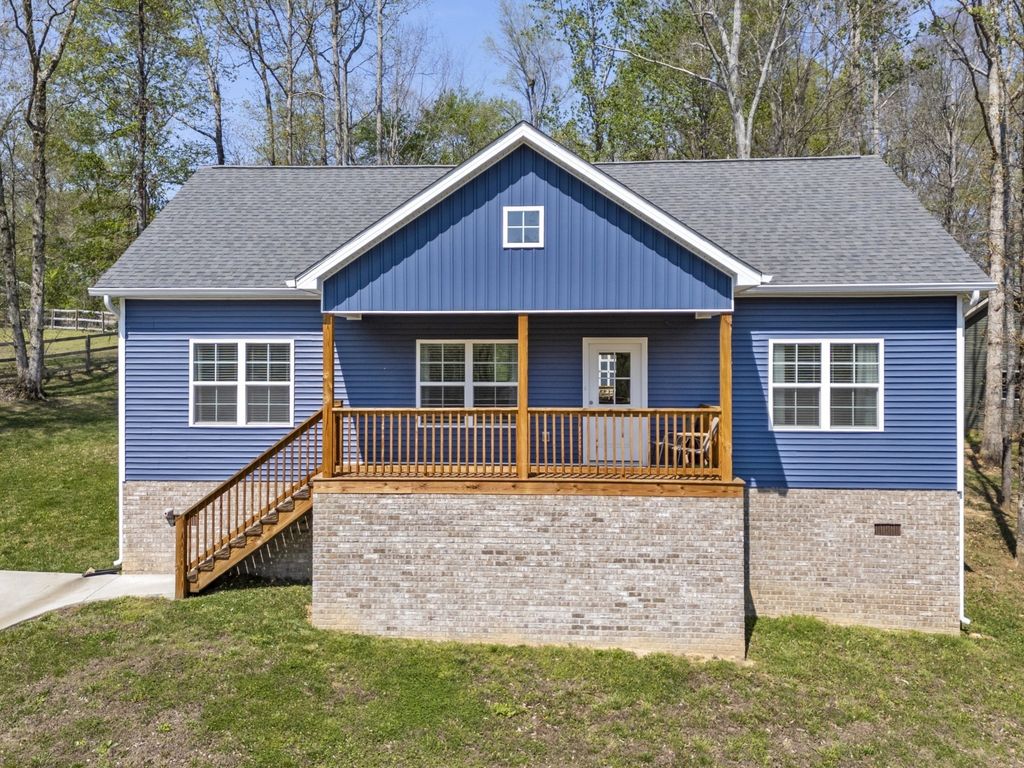 521 Lewis Ln, Charlotte