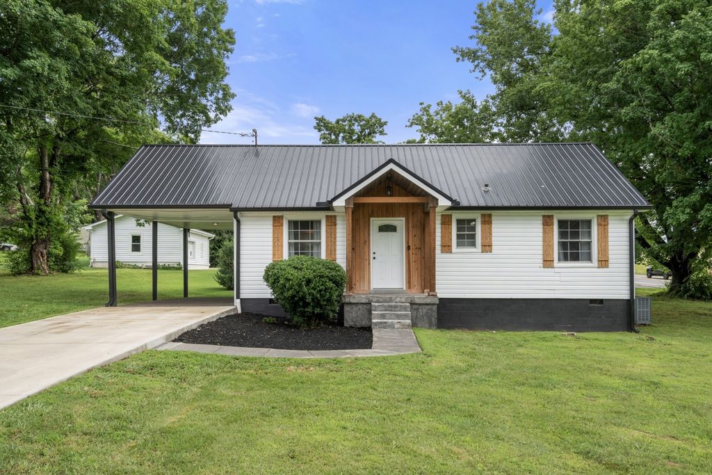 100 Brook Dr, Dickson