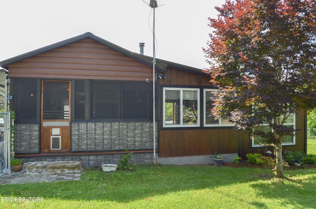 28 Cottage St, Crossville