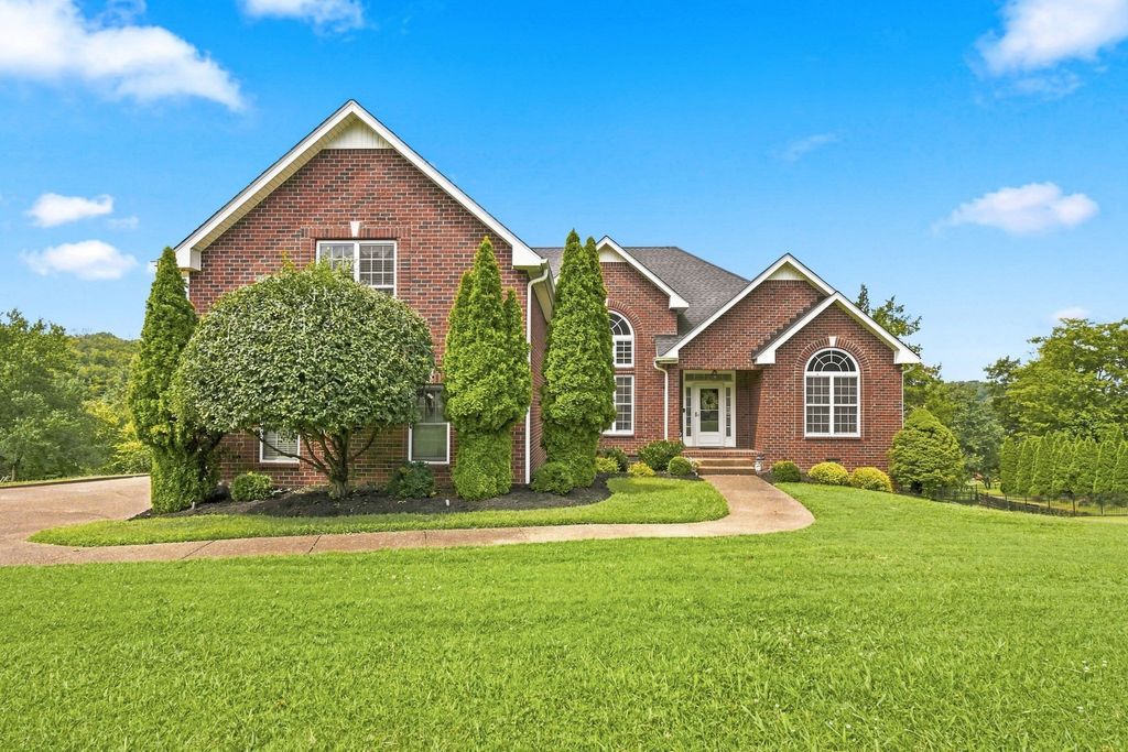 130 Cedar Ridge Ln, Hendersonville