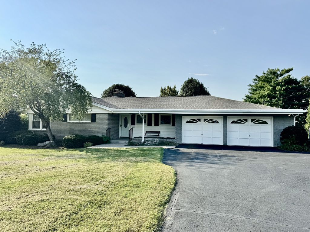 101 Knob Cir, Hendersonville