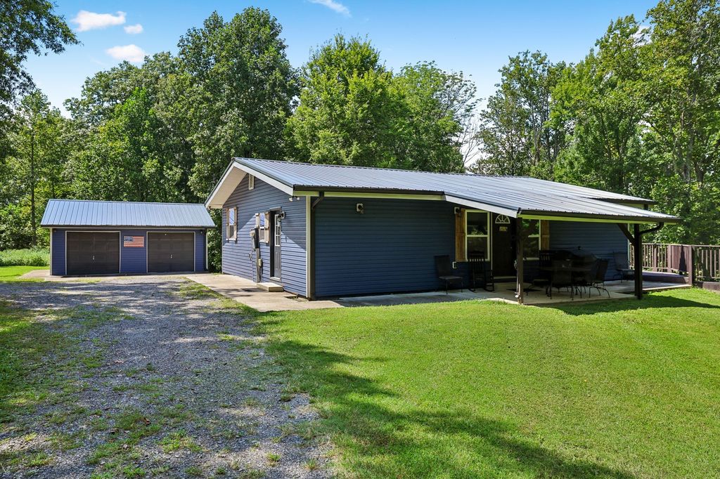 432 Parker Ln, Bradyville