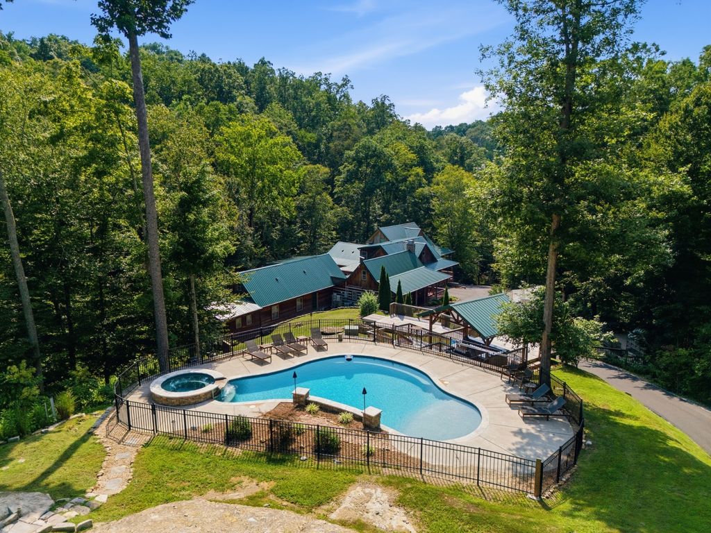 3560 Tyree Springs Rd, Hendersonville