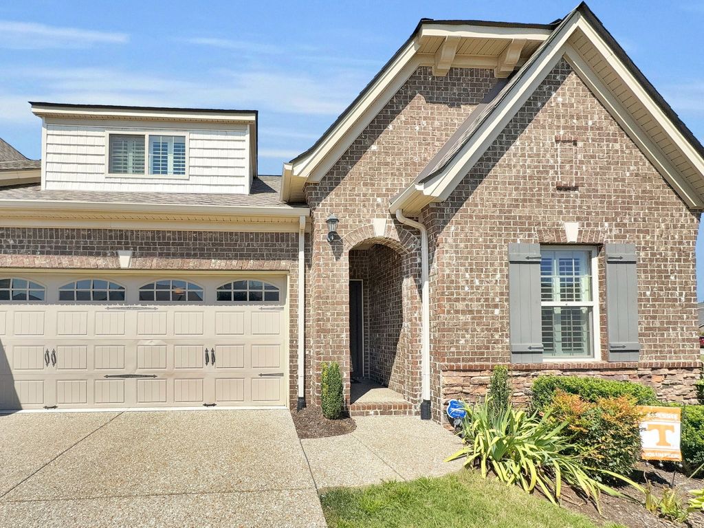 1397 Whispering Oaks Dr, Lebanon