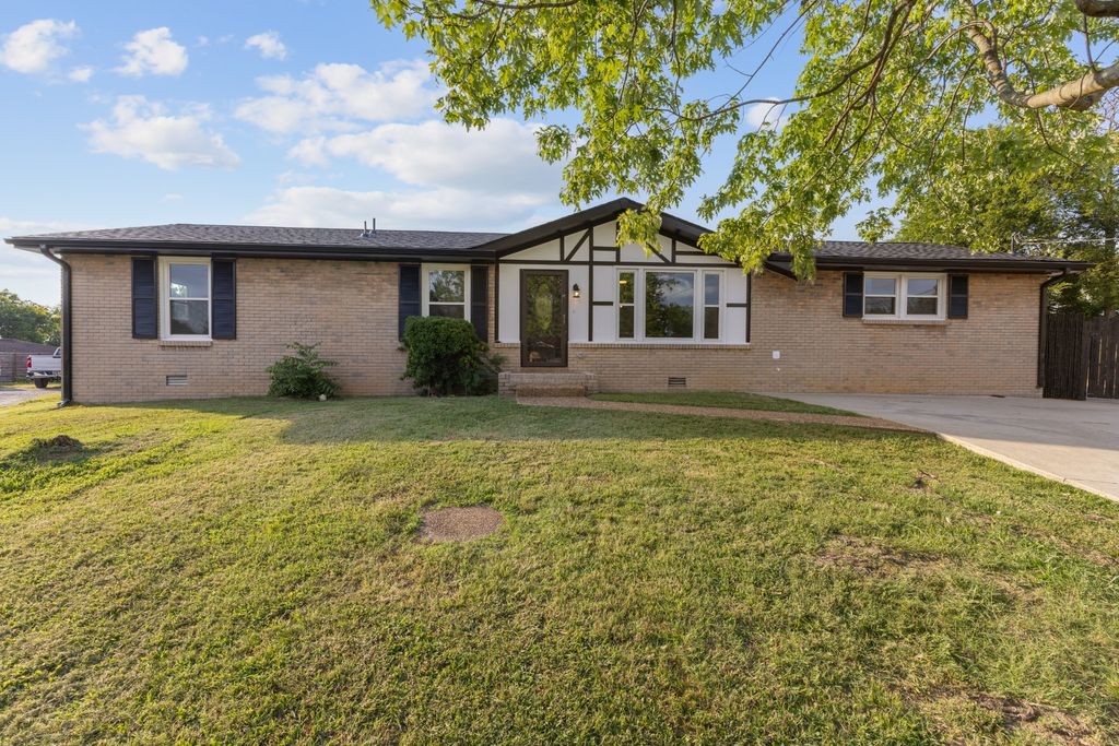 105 Donna Ct, Hendersonville