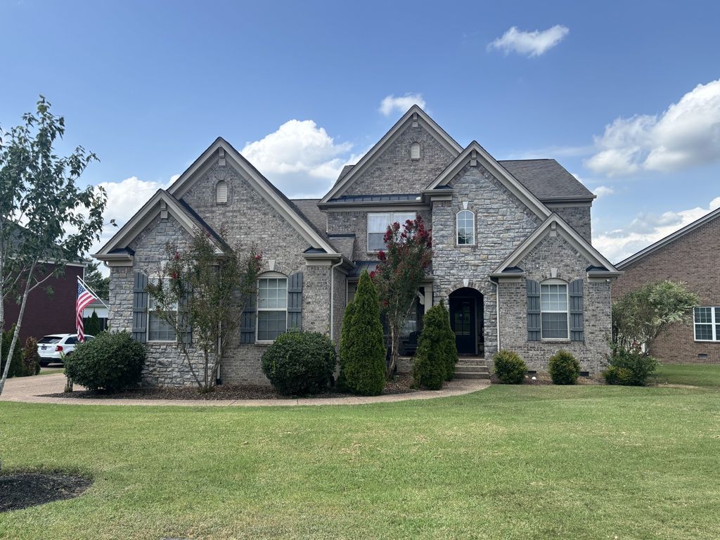 1081 Avery Trace Cir, Hendersonville