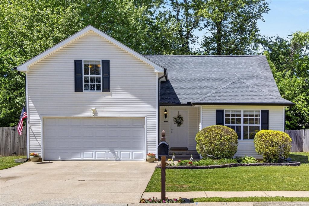 1481 Mutual Dr, Clarksville