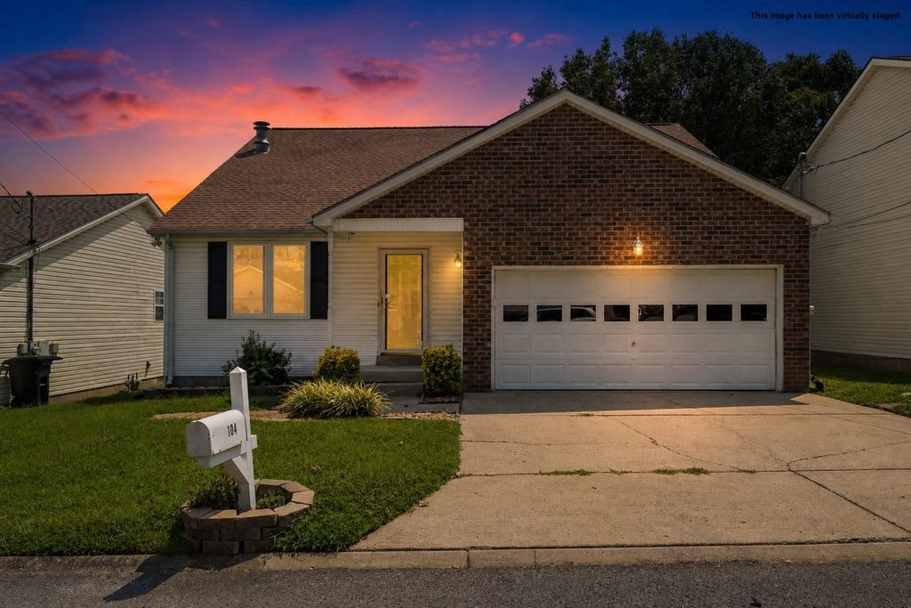 104 Edgehill Ln, Hendersonville
