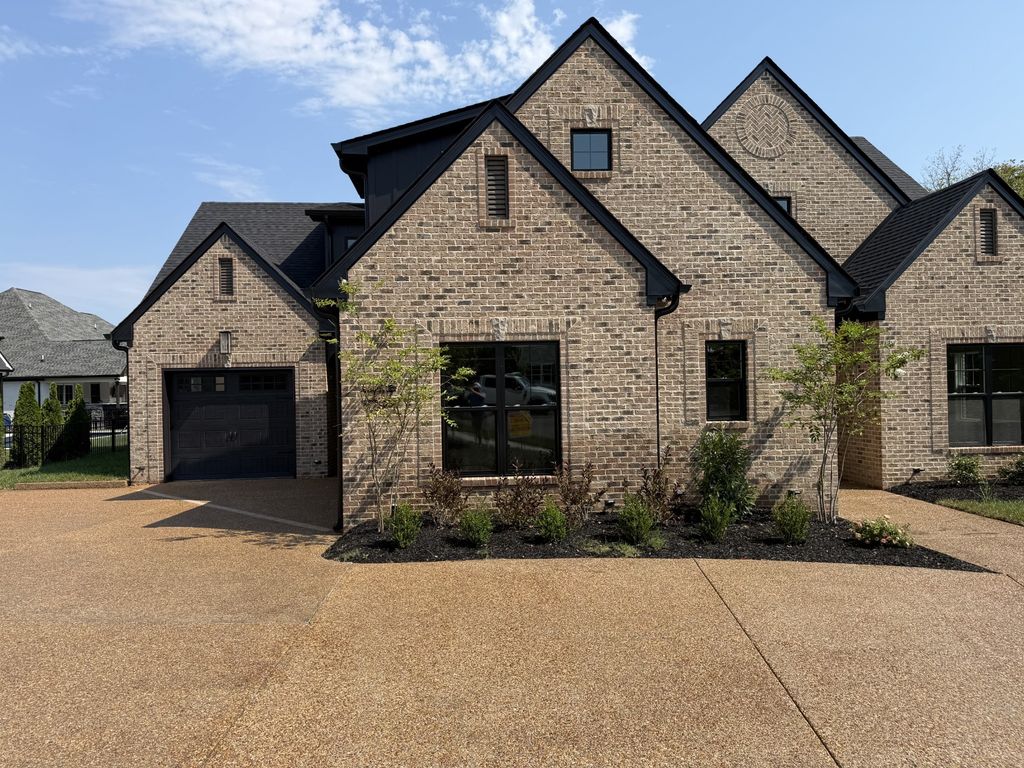 1137 Willow Springs Dr, Lebanon