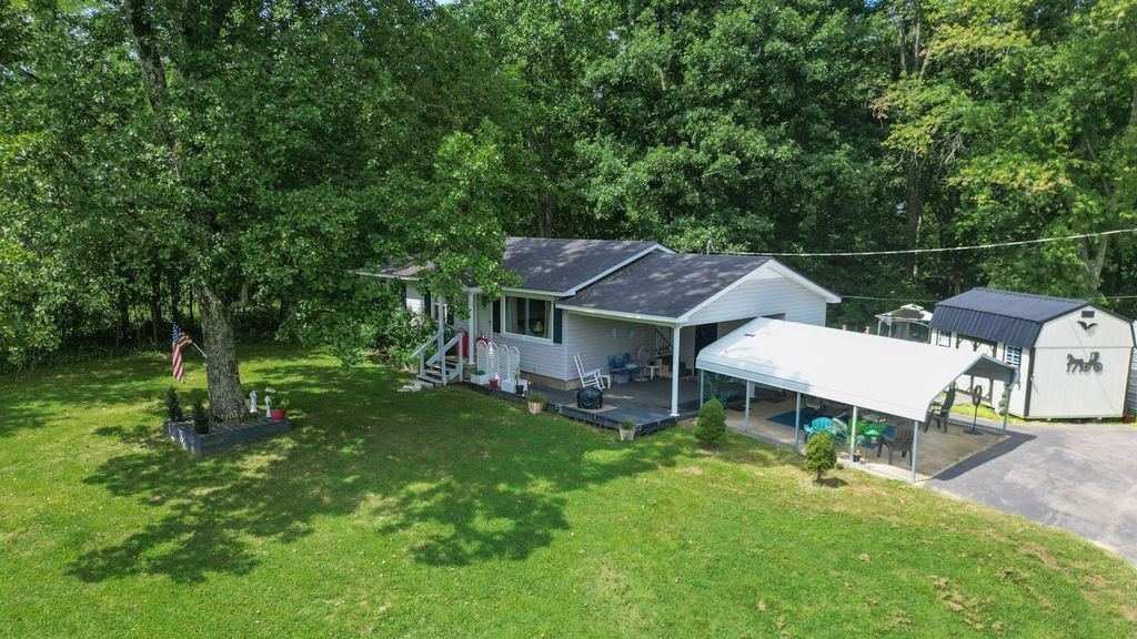 2405 Old Paris Murray Rd, Paris