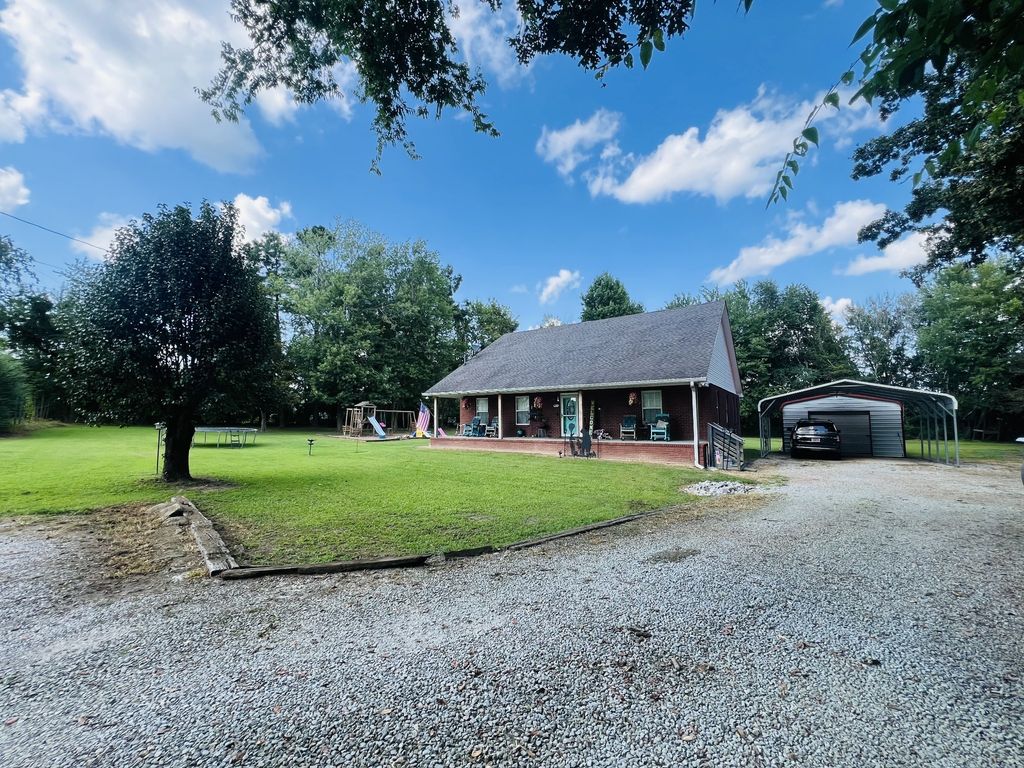 690 Monument Rd, Summertown