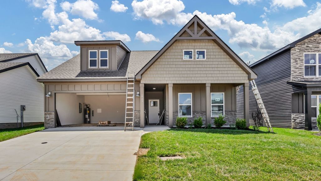 2733 Brewster Dr, Clarksville