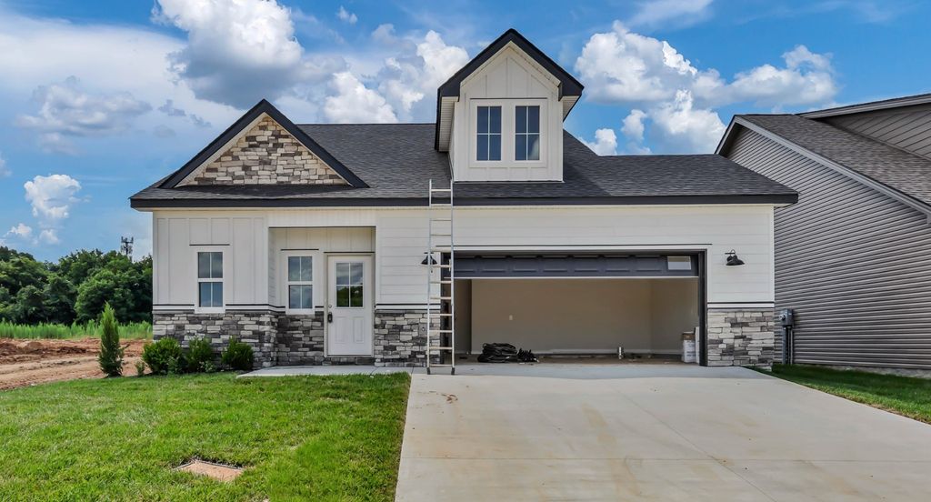 2737 Brewster Dr, Clarksville