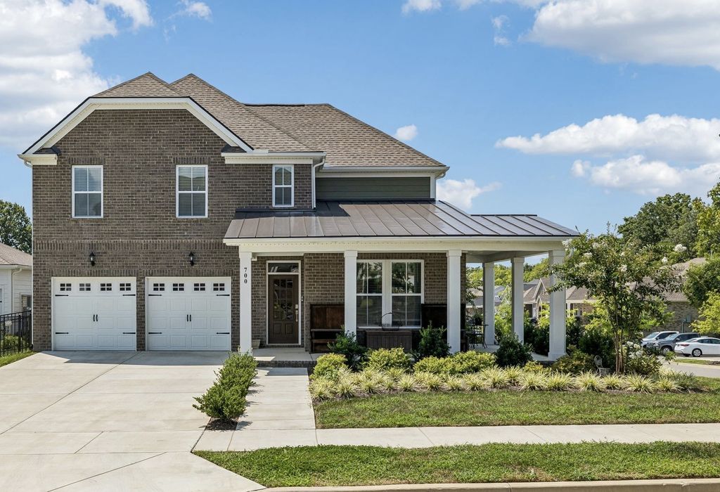 700 Tischer Dr, Hendersonville
