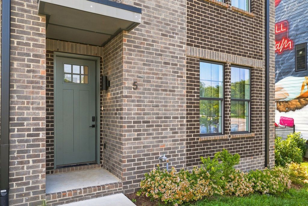 2000 S Hamilton Rd 5, Nashville