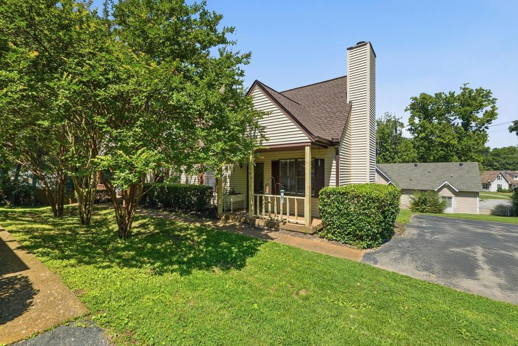 3201 E Lake Dr, Nashville