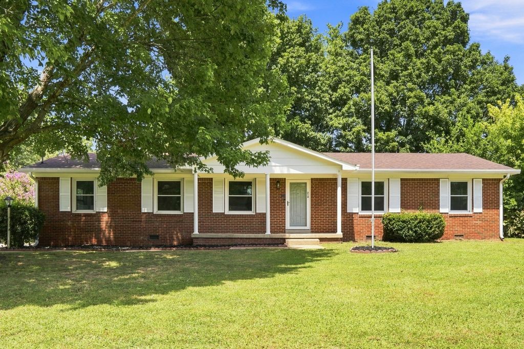 214 Stonewall Rd, Columbia