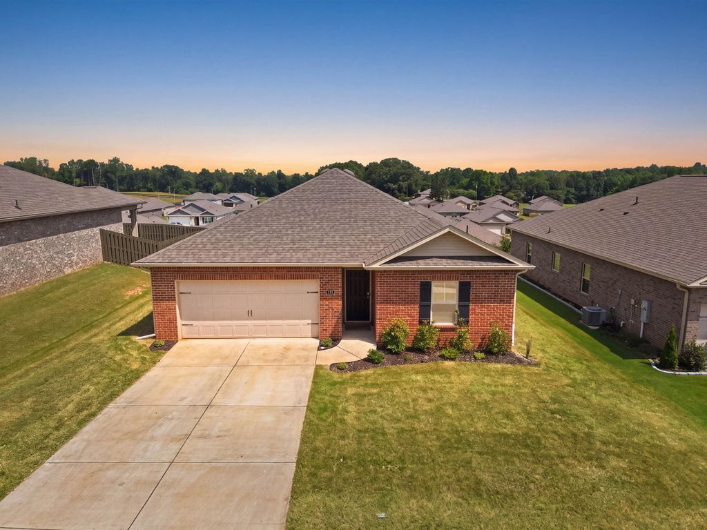 115 Settlement Dr, Huntsville