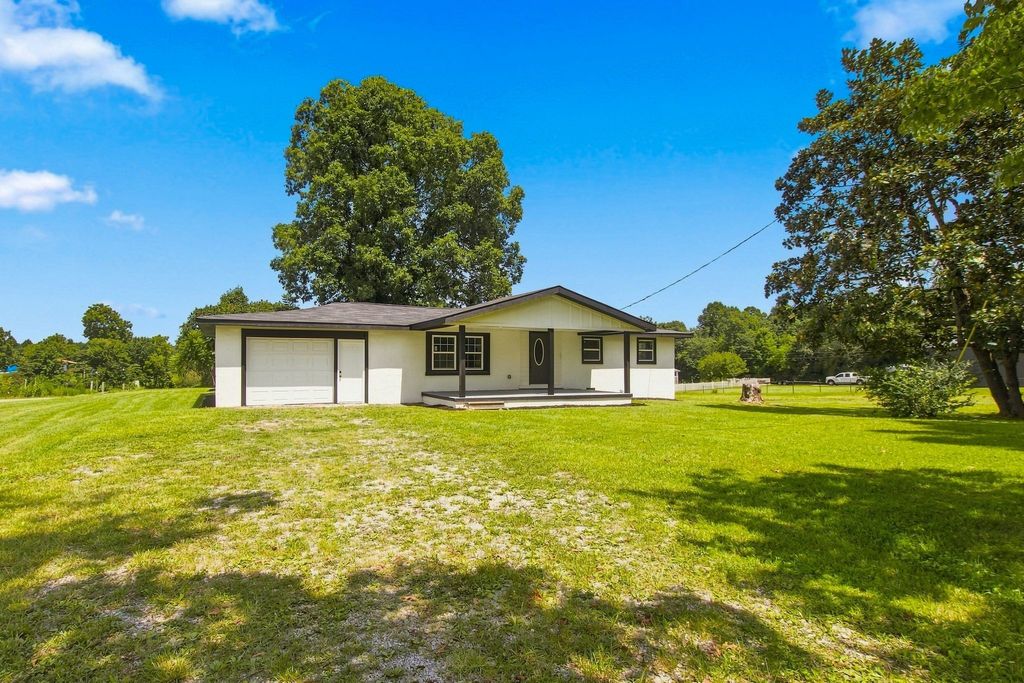 1391 S 20th Ave, Gruetli Laager