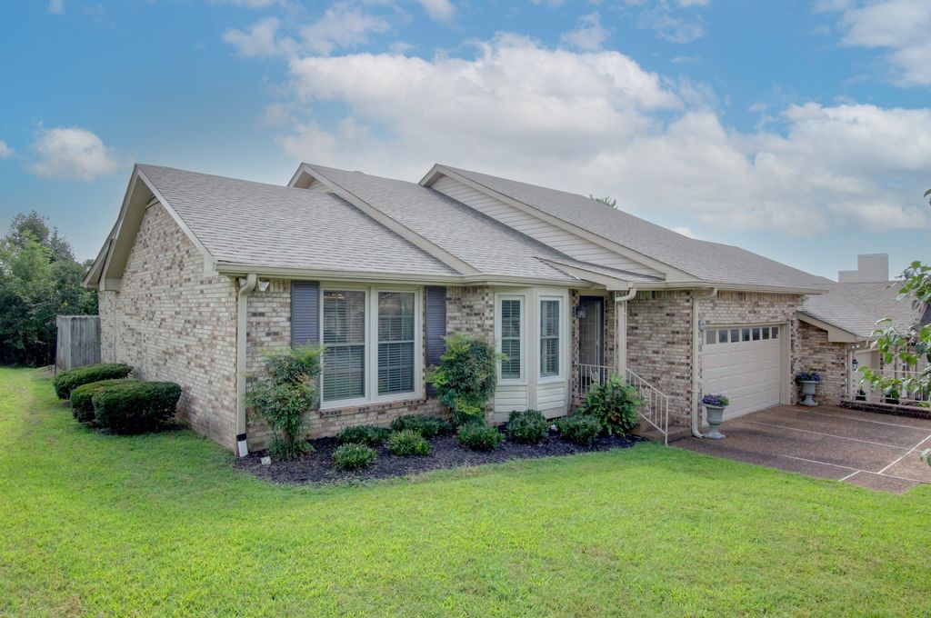 1818 Memorial Dr 25, Clarksville
