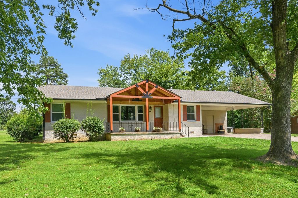 99 Lakewood Dr, Lexington