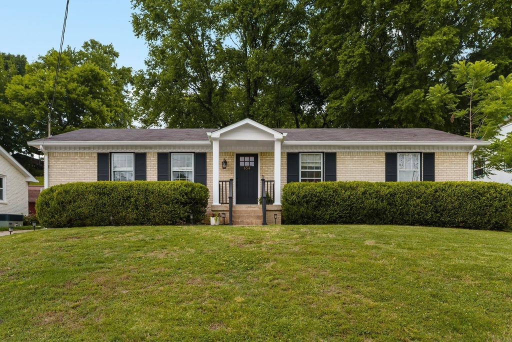 654 Huntington Pkwy, Nashville